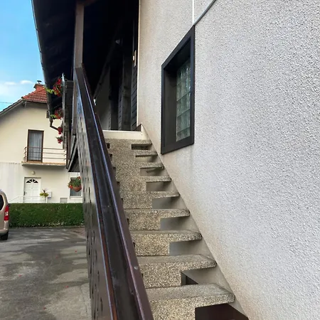 Apartma Tinkara *