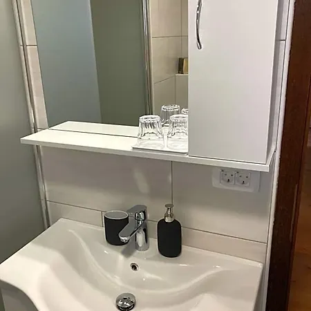 Apartma Tinkara *