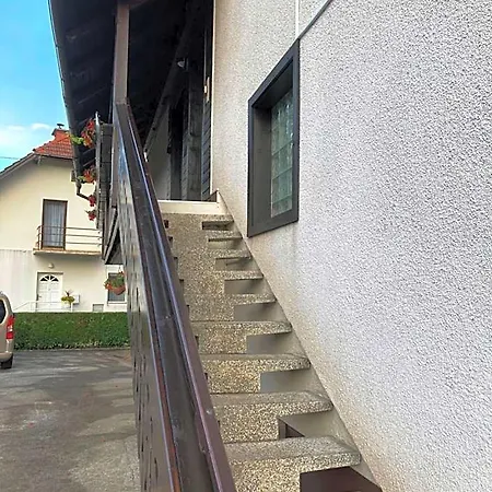 Apartma Tinkara *