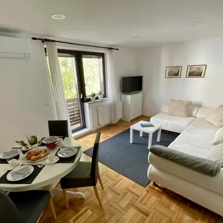 Apartma Tinkara Apartment